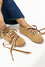 Luna Lace Beige sneakers