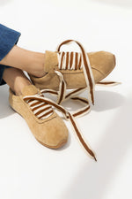 Luna Lace Beige sneakers