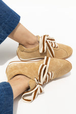 Luna Lace Beige sneakers