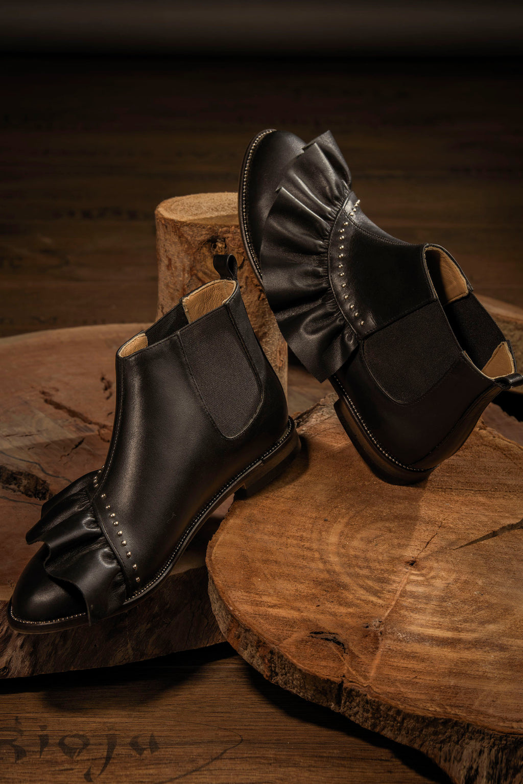 Ruffled Chelsea Boots Black