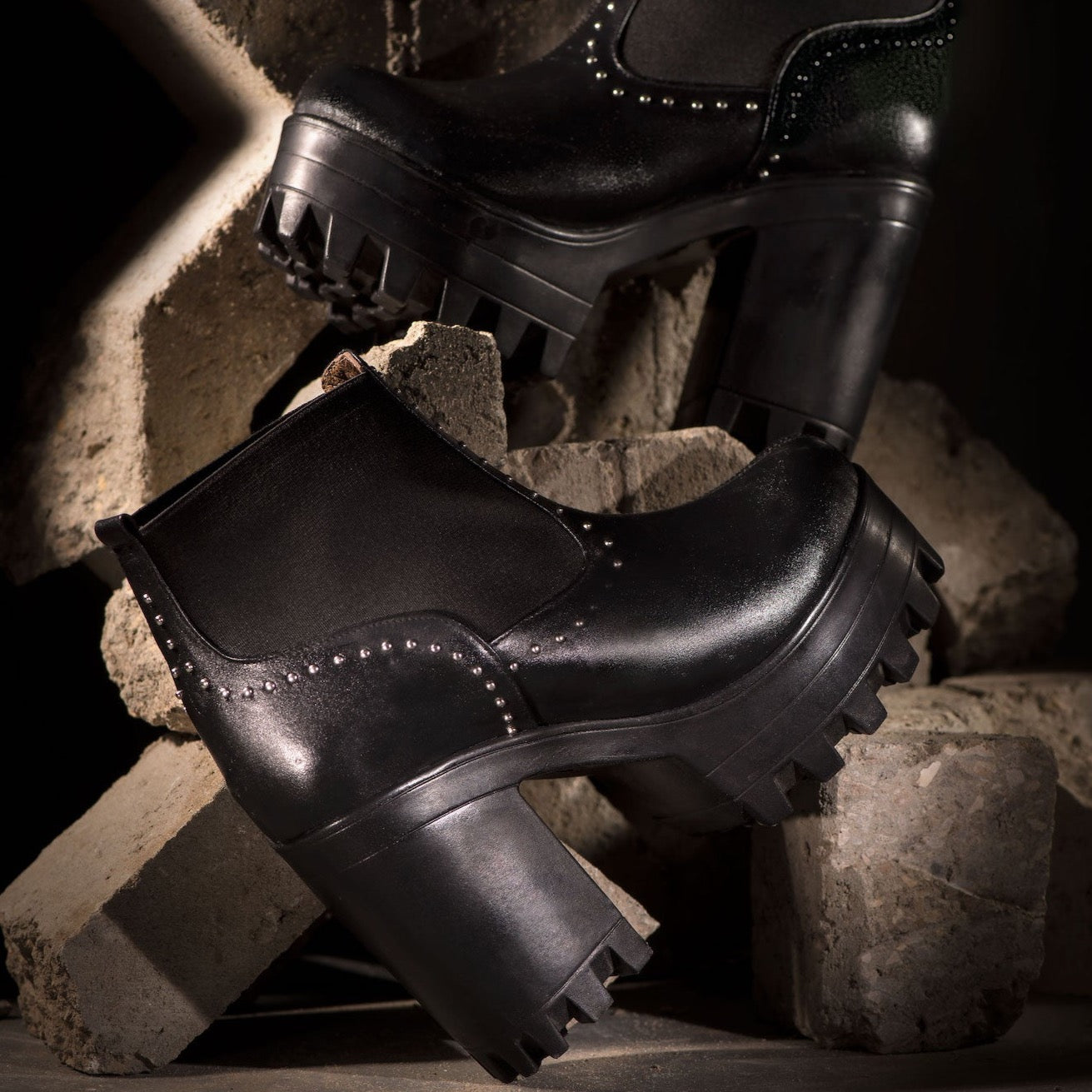 Heels Chelsea Boots Black