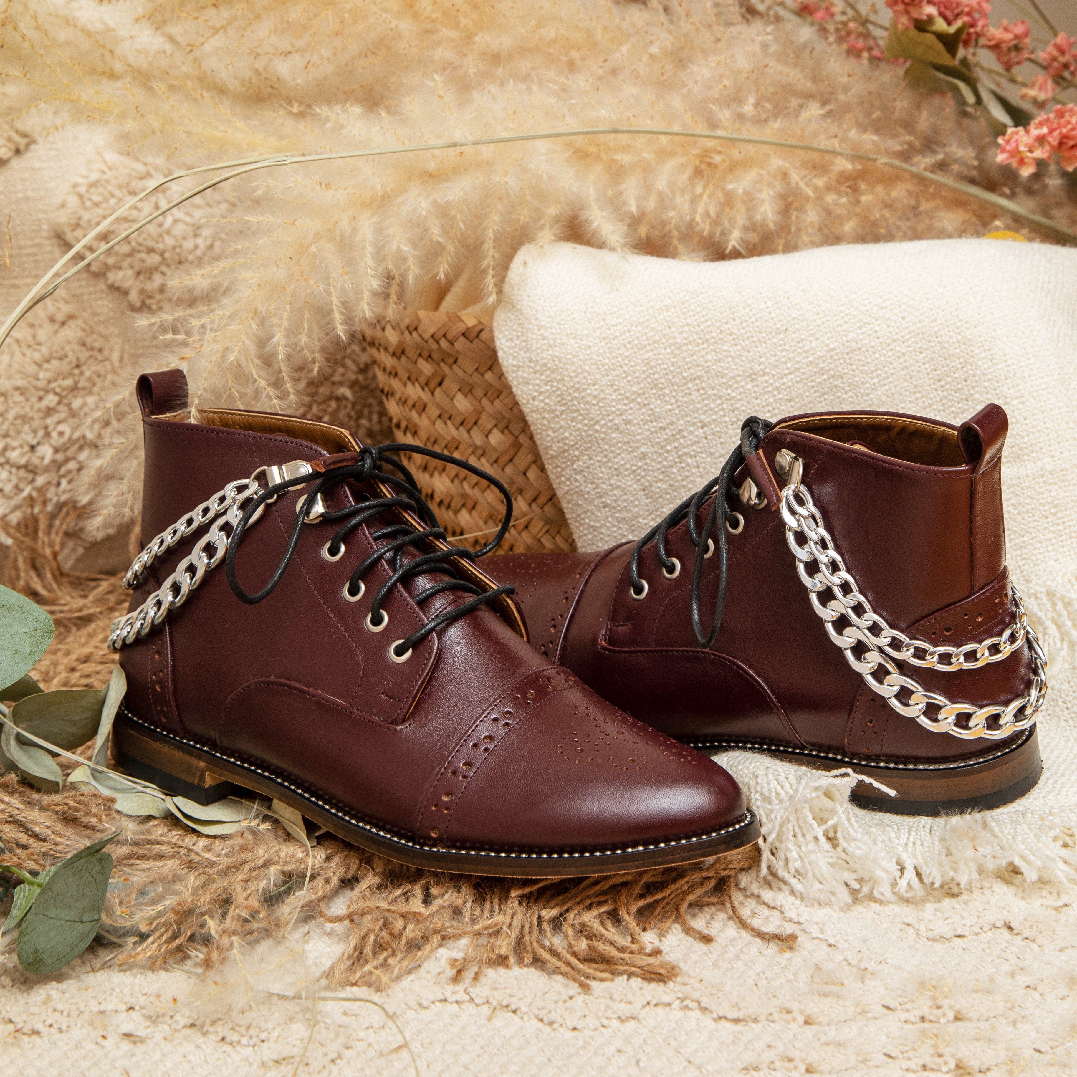 Brogue Boots with Chains Burgundy