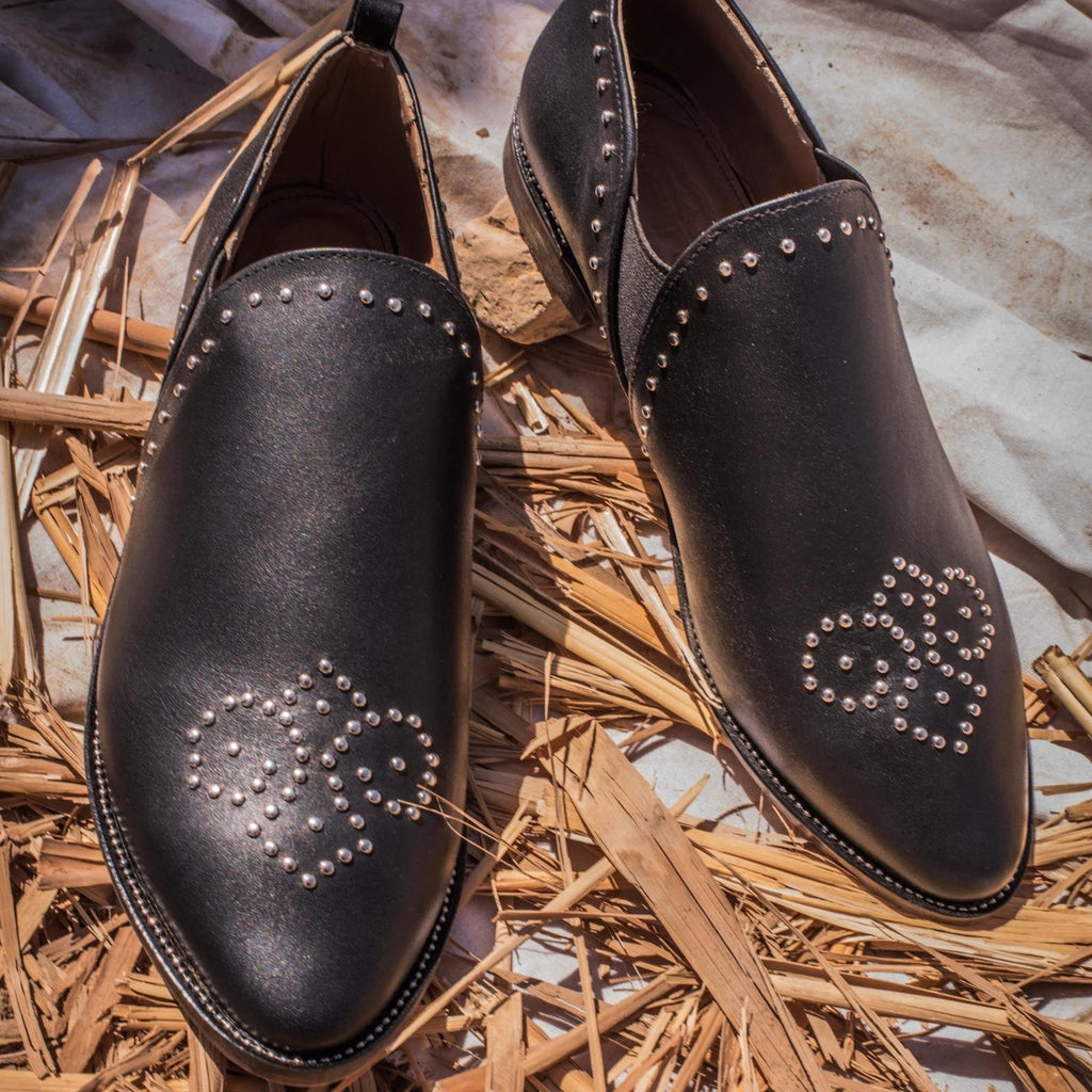 Pointed Chelsea Flats Black