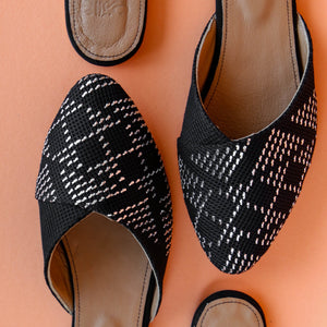Pointed Tally Mules Black