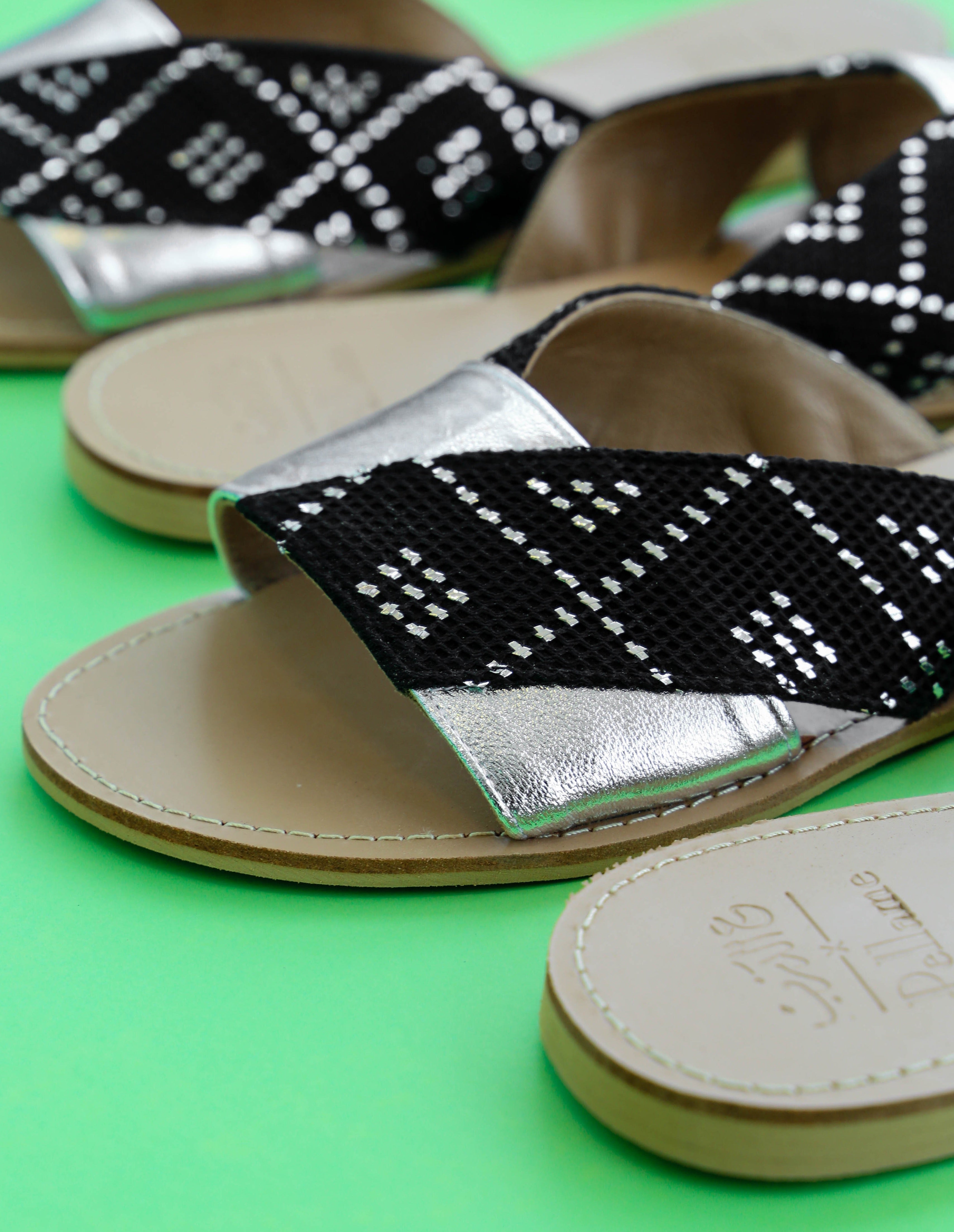 Criss-Cross Tally Slippers Black