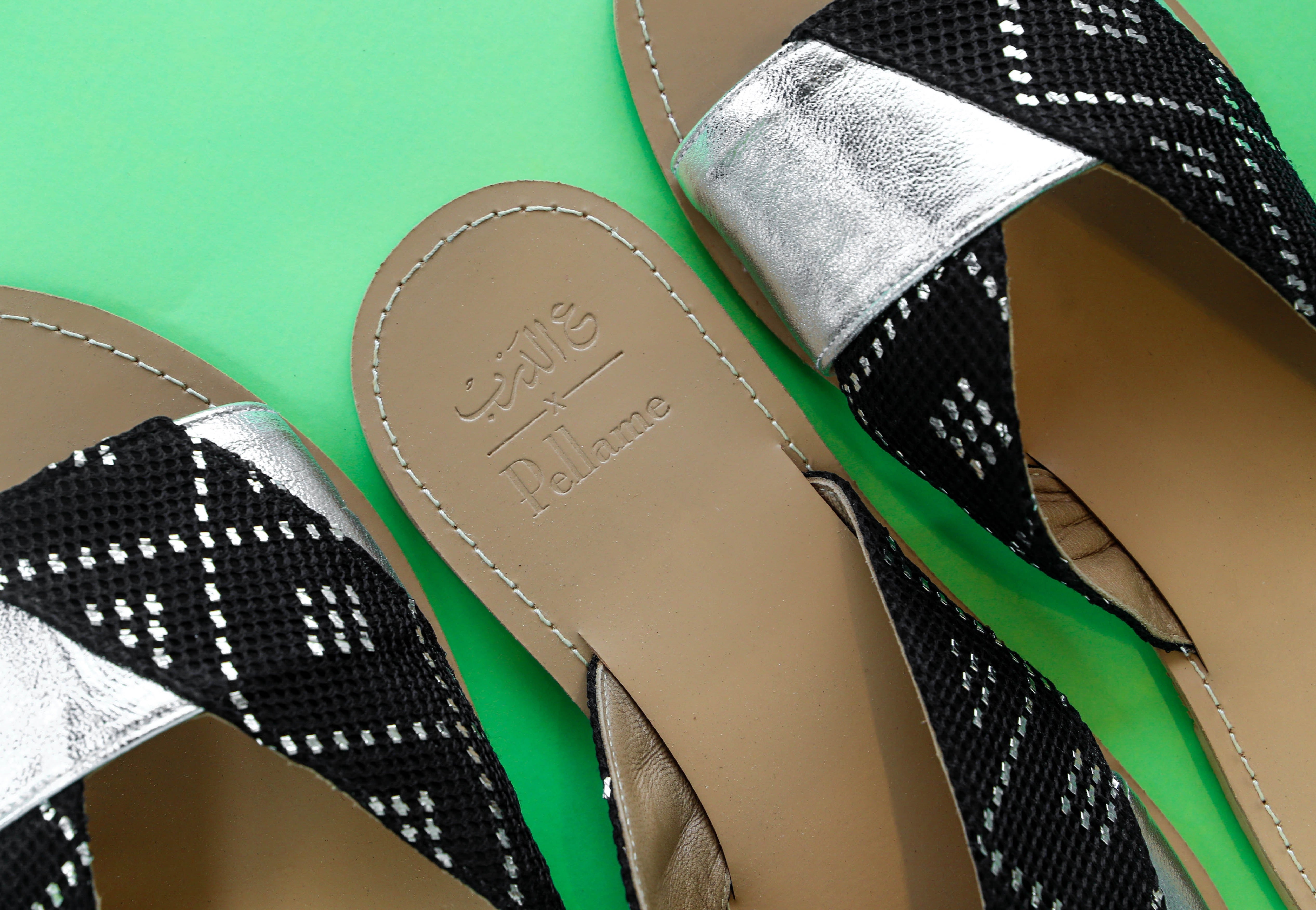 Criss-Cross Tally Slippers Black